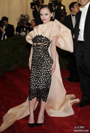 女星Christina Ricci将客串《傲骨贤妻》 女星Christina Ricci将客串《傲骨贤妻》