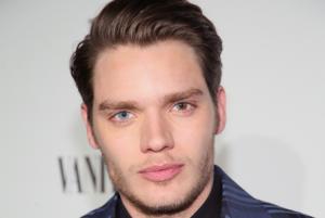 Dominic Sherwood出演《Shadowhunters》 Dominic Sherwood出演《Shadowhunters》