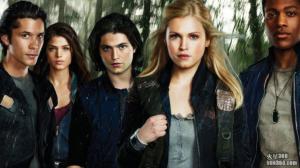 CW季中档新剧前瞻——《重返地球》(The 100) CW季中档新剧前瞻——《重返地球》(The 100)