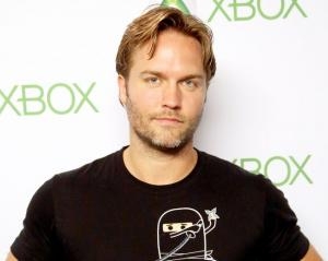 Scott Porter成《驱魔浪人 Outcast》新常规 Scott Porter成《驱魔浪人 Outcast》新常规